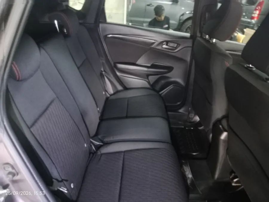 Foto Mobil Bekas Kabin Belakang Honda Jazz 1.5 RS tahun 2019