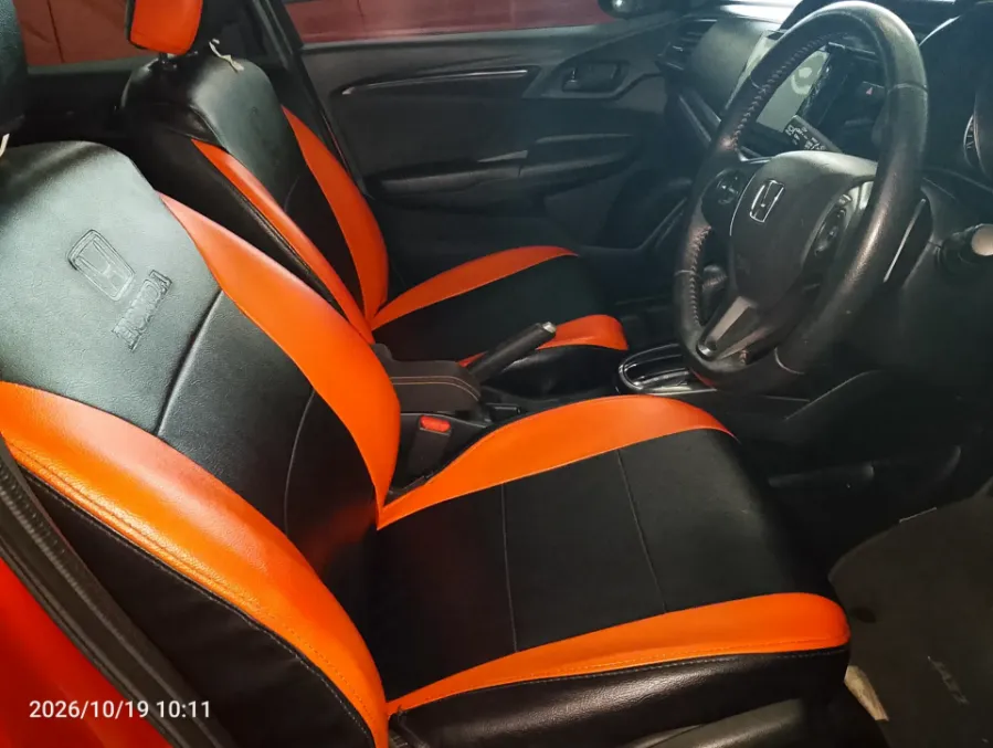 Foto Mobil Bekas Kabin Depan Honda Jazz 1.5 RS tahun 2019