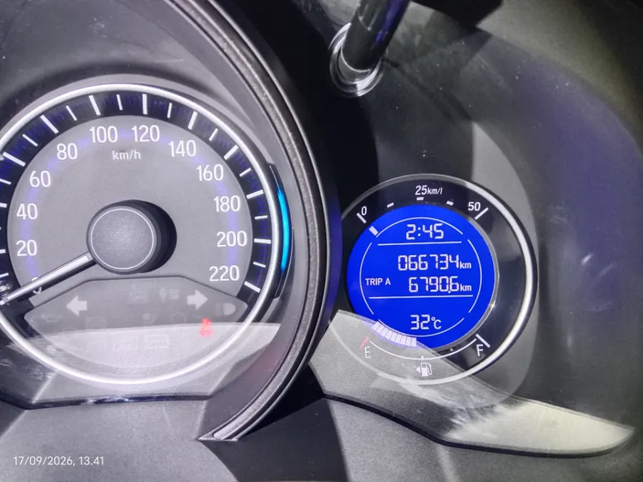 Foto Mobil Bekas Odometer Honda Jazz 1.5 RS tahun 2019
