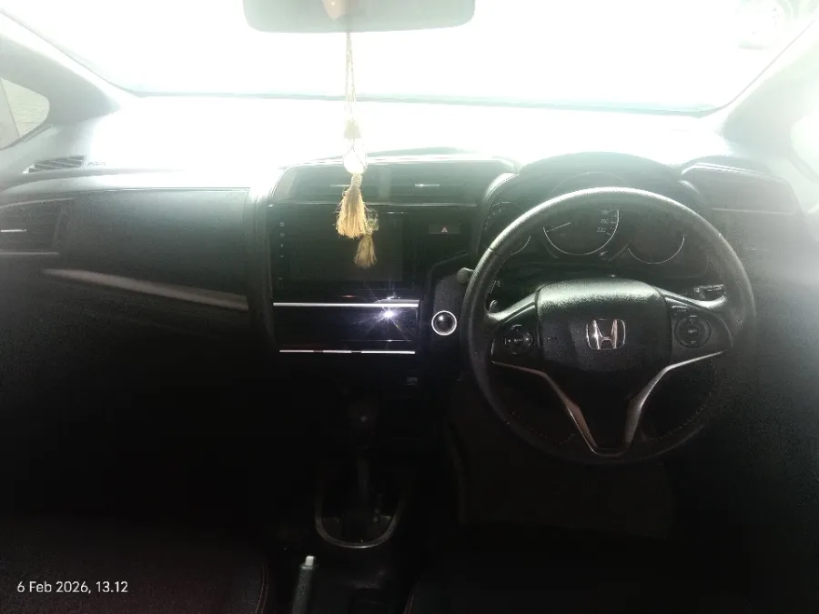 Foto Mobil Bekas Dashboard Honda Jazz 1.5 RS tahun 2020