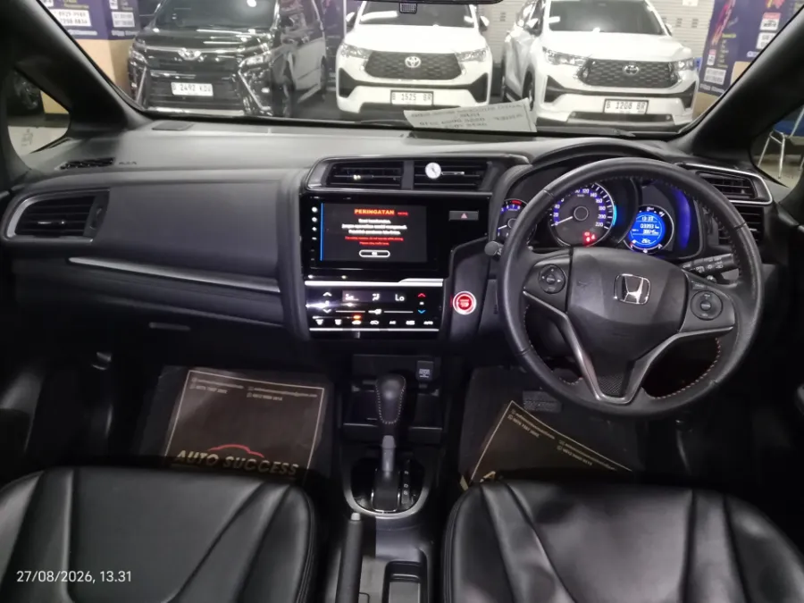 Foto Mobil Bekas Dashboard Honda Jazz 1.5 RS tahun 2020