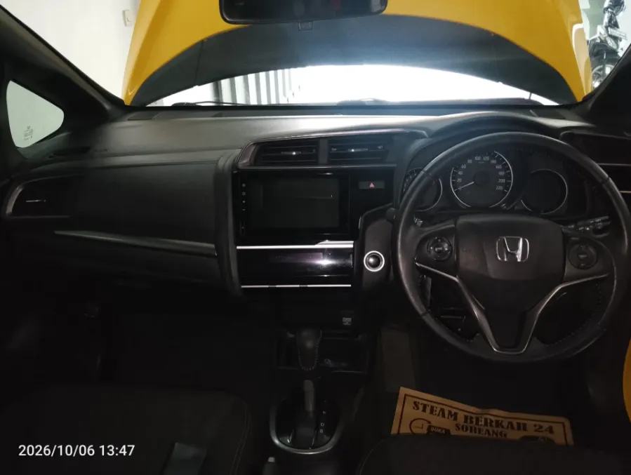 Foto Mobil Bekas Dashboard Honda Jazz 1.5 RS tahun 2020