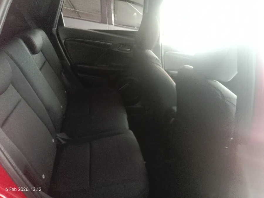 Foto Mobil Bekas Kabin Belakang Honda Jazz 1.5 RS tahun 2020