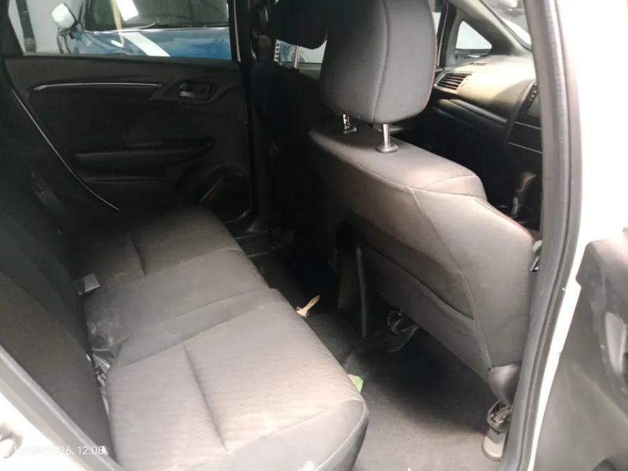 Foto Mobil Bekas Kabin Belakang Honda Jazz 1.5 RS tahun 2020