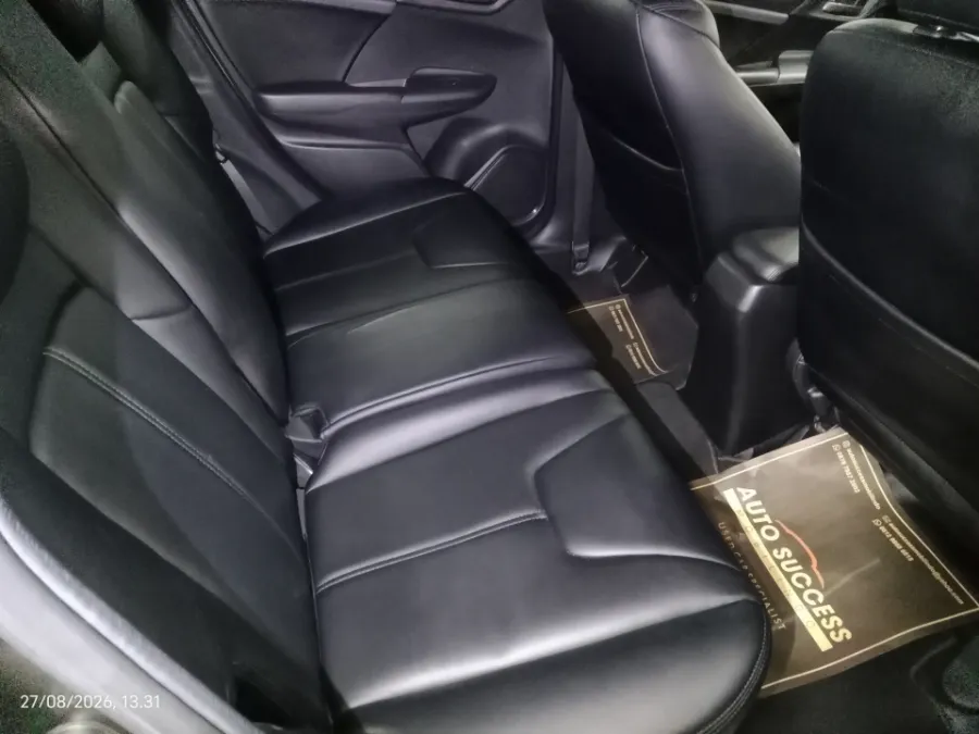 Foto Mobil Bekas Kabin Belakang Honda Jazz 1.5 RS tahun 2020
