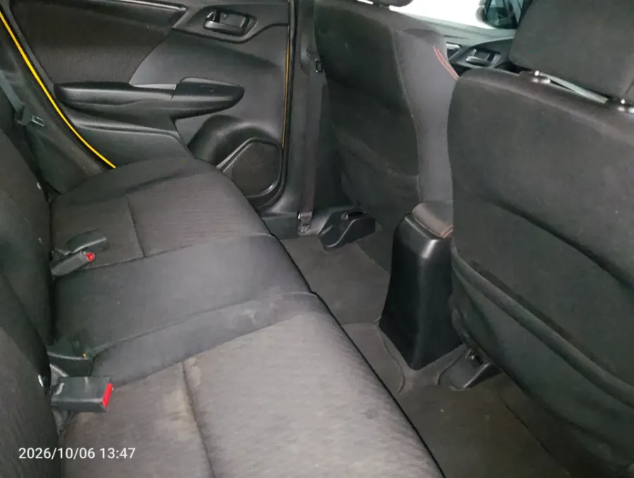 Foto Mobil Bekas Kabin Belakang Honda Jazz 1.5 RS tahun 2020