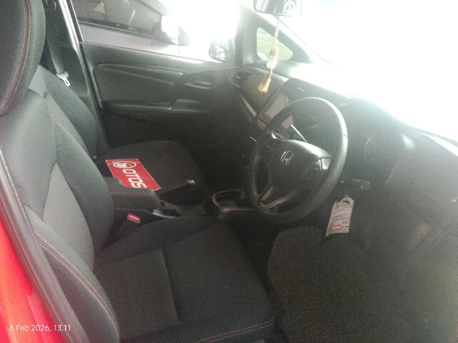 Foto Mobil Bekas Kabin Depan Honda Jazz 1.5 RS tahun 2020