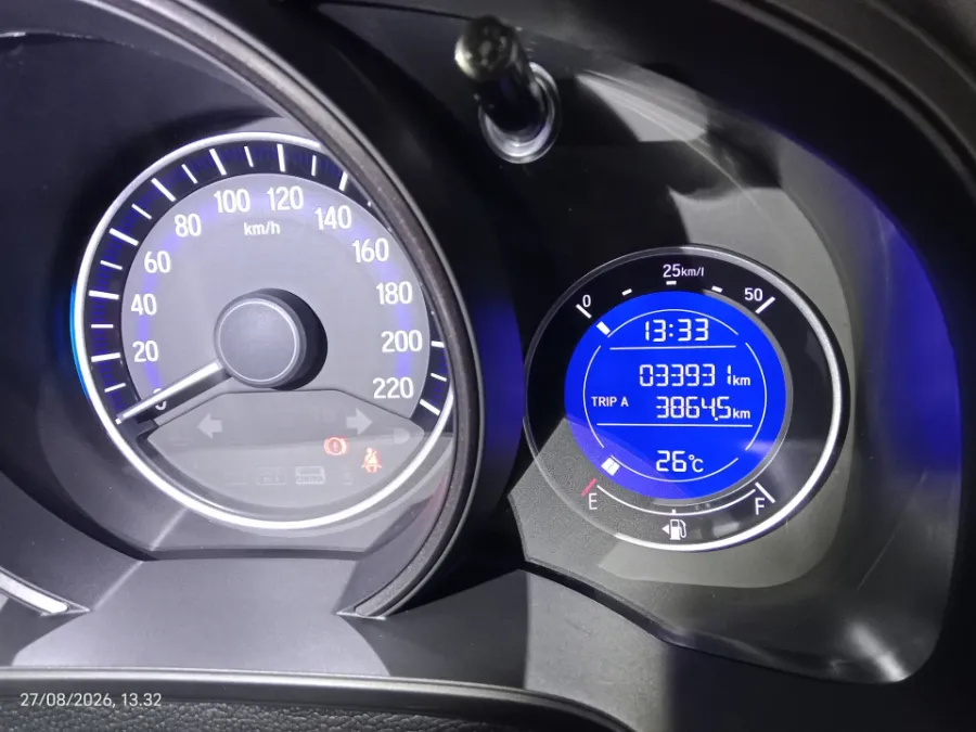 Foto Mobil Bekas Odometer Honda Jazz 1.5 RS tahun 2020