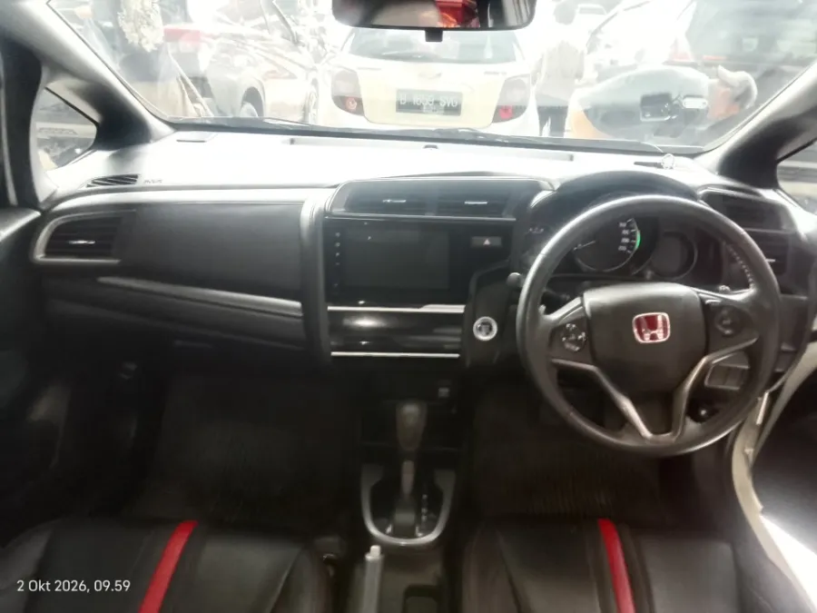 Foto Mobil Bekas Dashboard Honda Jazz 1.5 RS tahun 2021