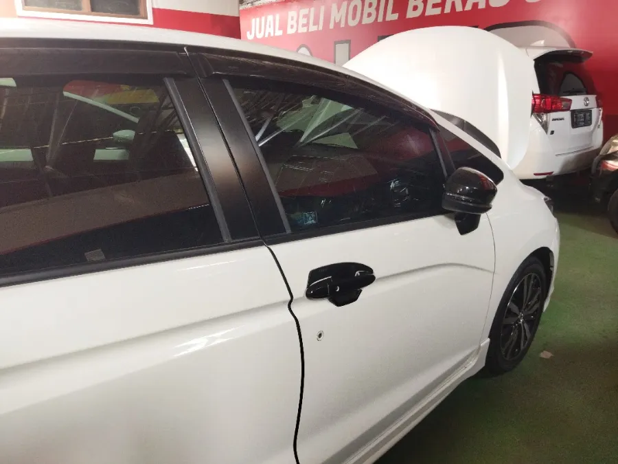 Foto Mobil Bekas Kanan Depan Honda Jazz 1.5 RS tahun 2021
