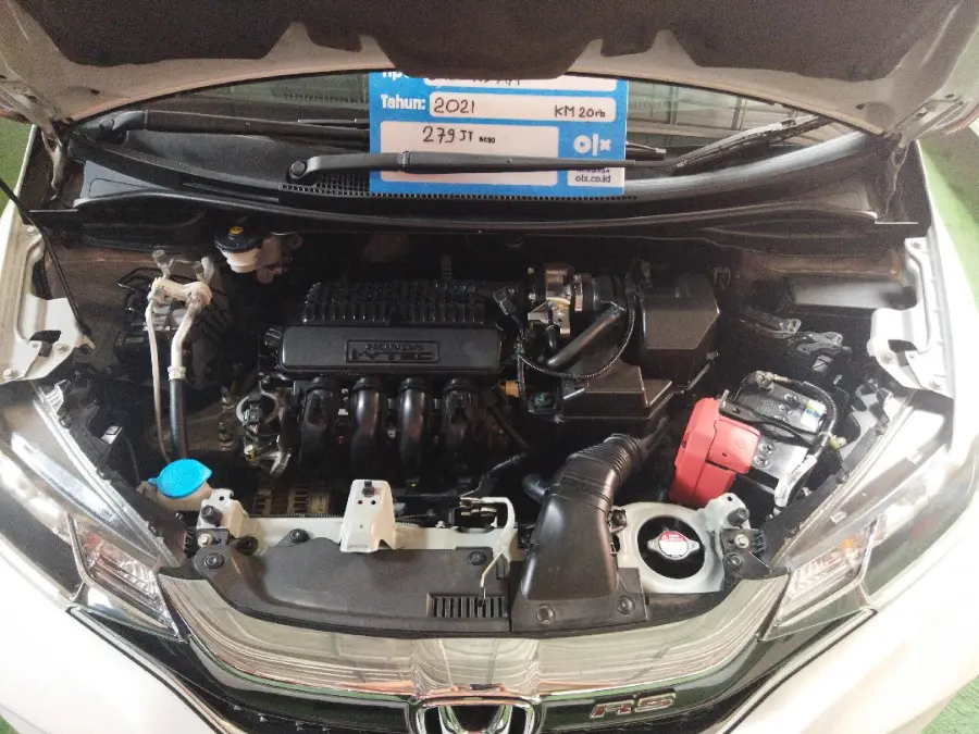 Foto Mobil Bekas Mesin Honda Jazz 1.5 RS tahun 2021