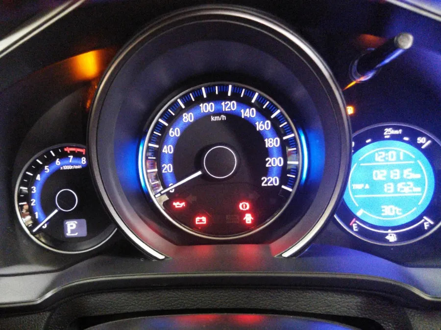 Foto Mobil Bekas Odometer Honda Jazz 1.5 RS tahun 2021
