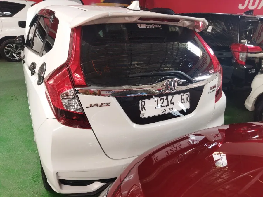 Foto Mobil Bekas Tampak Belakang Honda Jazz 1.5 RS tahun 2021