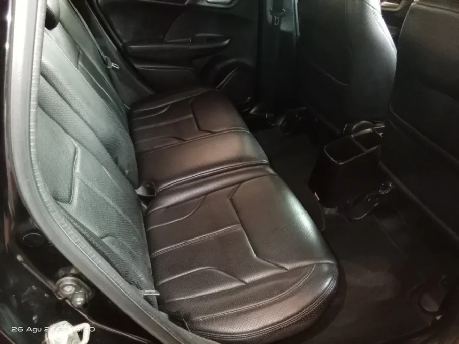 Foto Mobil Bekas Kabin Belakang Honda Jazz 1.5 S tahun 2016