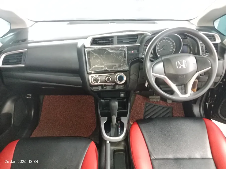 Foto Mobil Bekas Dashboard Honda Jazz 1.5 S tahun 2018
