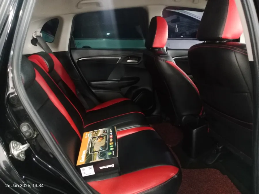 Foto Mobil Bekas Kabin Belakang Honda Jazz 1.5 S tahun 2018