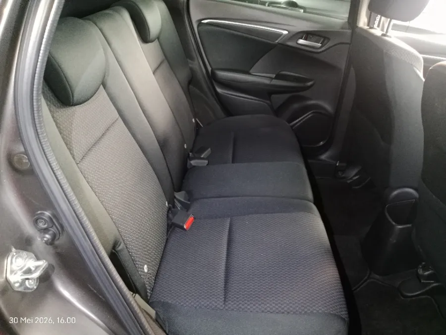 Foto Mobil Bekas Kabin Belakang Honda Jazz 1.5 S tahun 2019