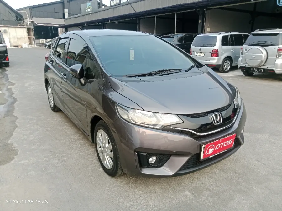 Foto Mobil Bekas Kanan Depan Honda Jazz 1.5 S tahun 2019