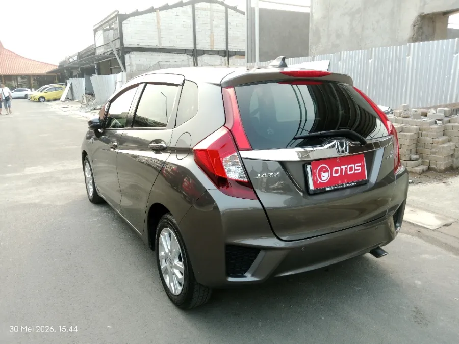 Foto Mobil Bekas Kiri Belakang Honda Jazz 1.5 S tahun 2019