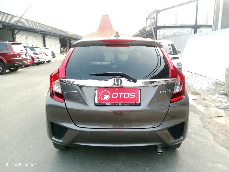 Foto Mobil Bekas Tampak Belakang Honda Jazz 1.5 S tahun 2019