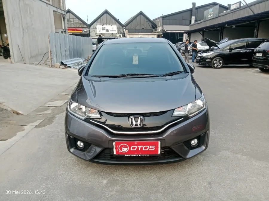 Foto Mobil Bekas Tampak Depan Honda Jazz 1.5 S tahun 2019