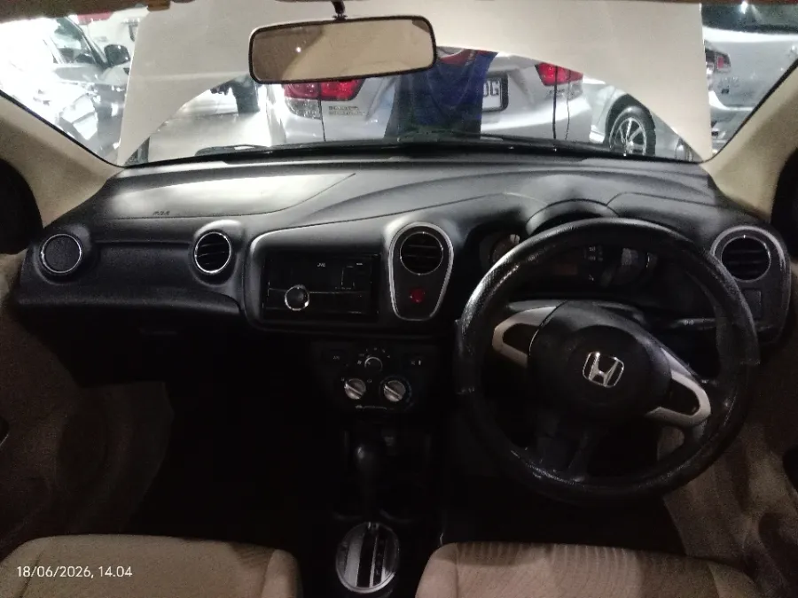 Foto Mobil Bekas Dashboard Honda Mobilio 1.5 E tahun 2014