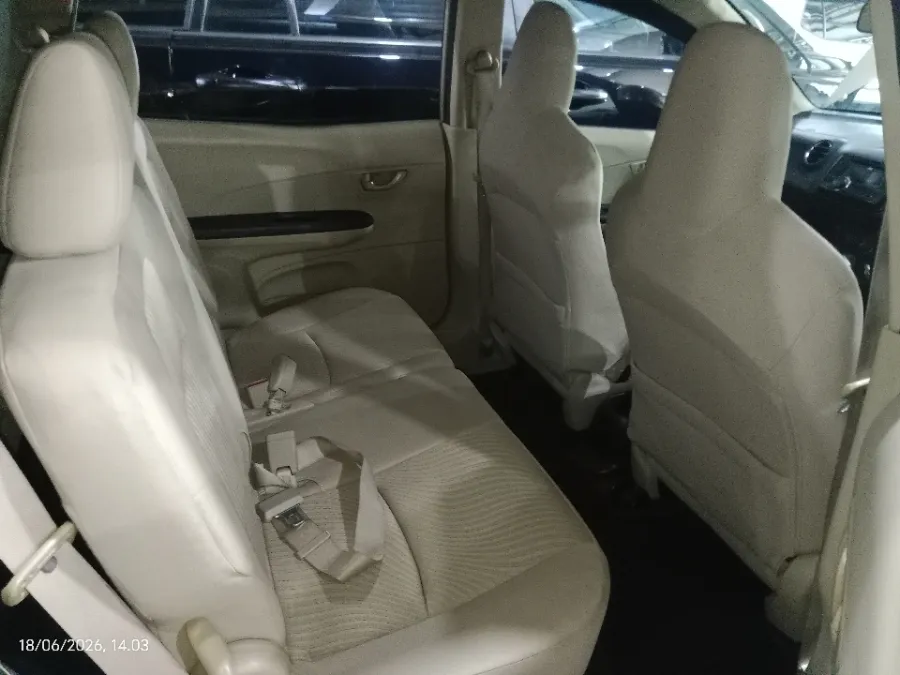 Foto Mobil Bekas Kabin Belakang Honda Mobilio 1.5 E tahun 2014