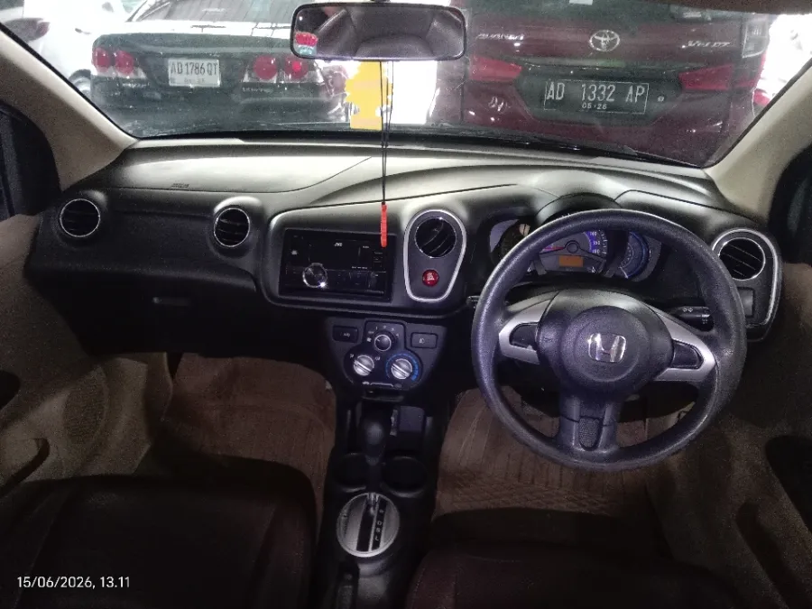 Foto Mobil Bekas Dashboard Honda Mobilio 1.5 E tahun 2015