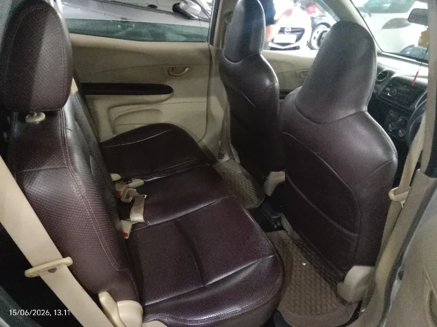 Foto Mobil Bekas Kabin Belakang Honda Mobilio 1.5 E tahun 2015