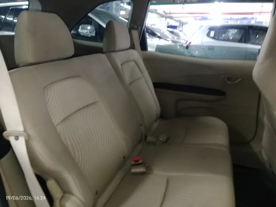 Foto Mobil Bekas Kabin Belakang Honda Mobilio 1.5 E tahun 2015