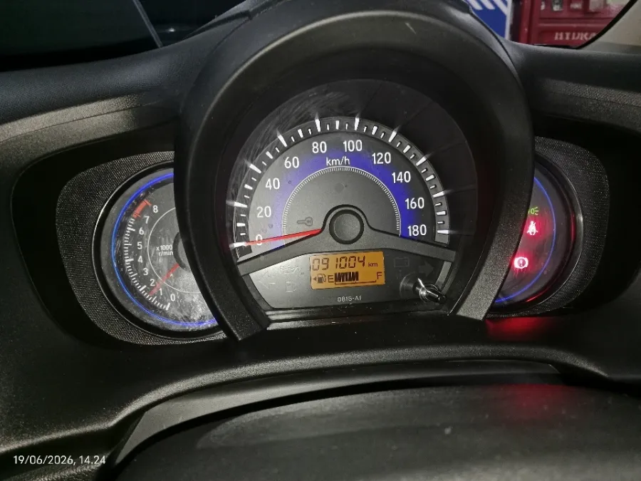 Foto Mobil Bekas Odometer Honda Mobilio 1.5 E tahun 2015