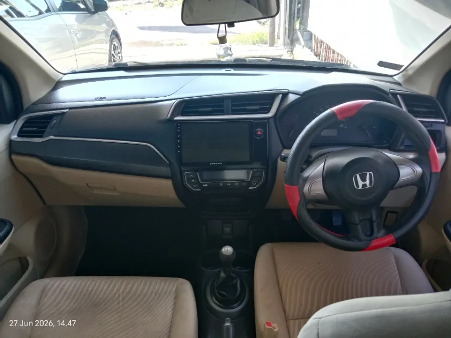 Foto Mobil Bekas Dashboard Honda Mobilio 1.5 E tahun 2016