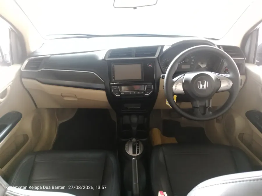 Foto Mobil Bekas Dashboard Honda Mobilio 1.5 E tahun 2016