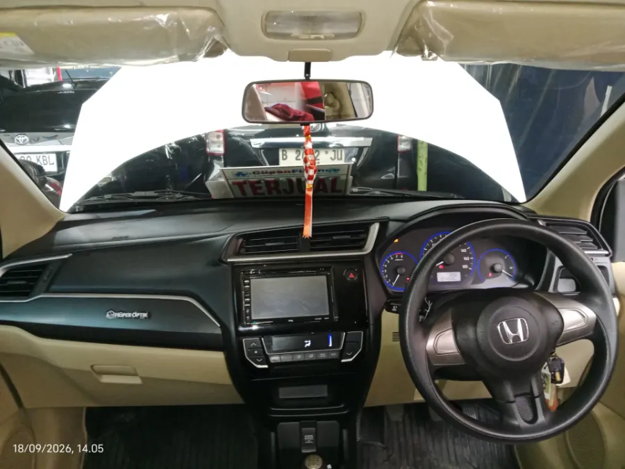 Foto Mobil Bekas Dashboard Honda Mobilio 1.5 E tahun 2016