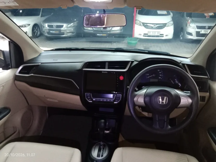 Foto Mobil Bekas Dashboard Honda Mobilio 1.5 E tahun 2016