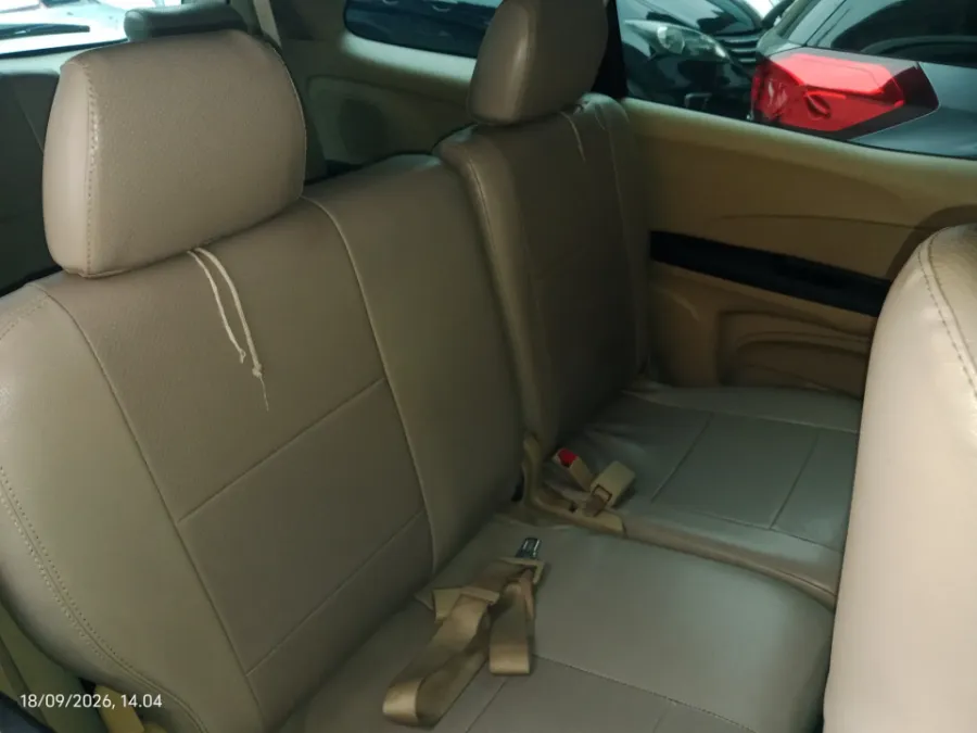Foto Mobil Bekas Kabin Belakang Honda Mobilio 1.5 E tahun 2016
