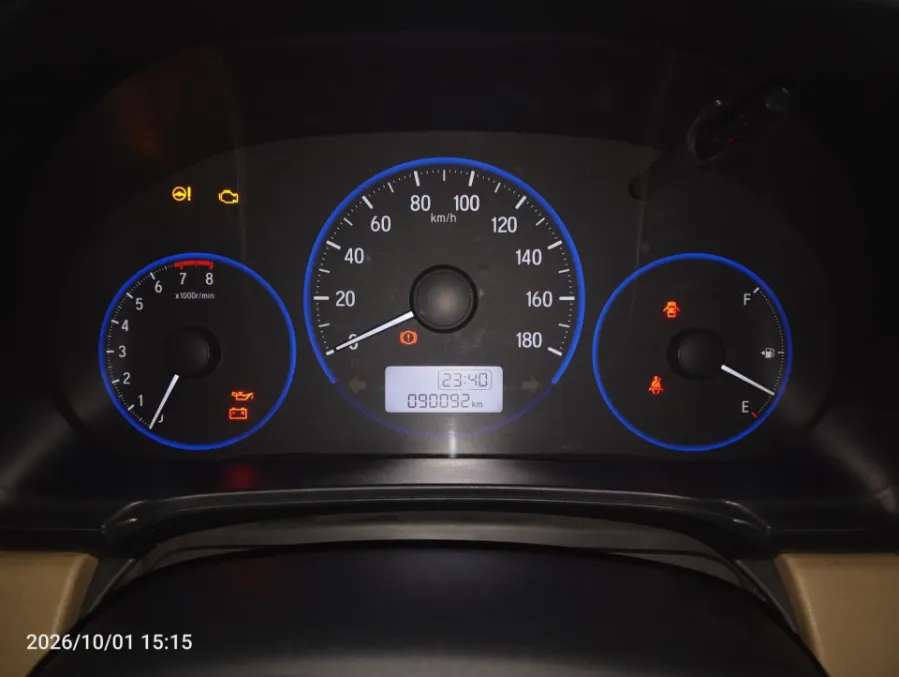 Foto Mobil Bekas Odometer Honda Mobilio 1.5 E tahun 2016