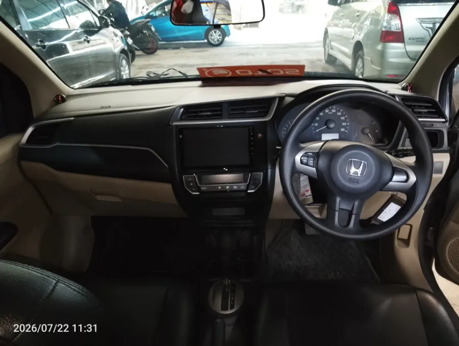 Foto Mobil Bekas Dashboard Honda Mobilio 1.5 E tahun 2017