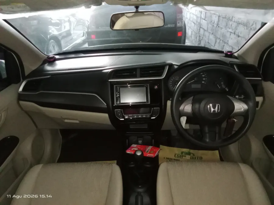 Foto Mobil Bekas Dashboard Honda Mobilio 1.5 E tahun 2017