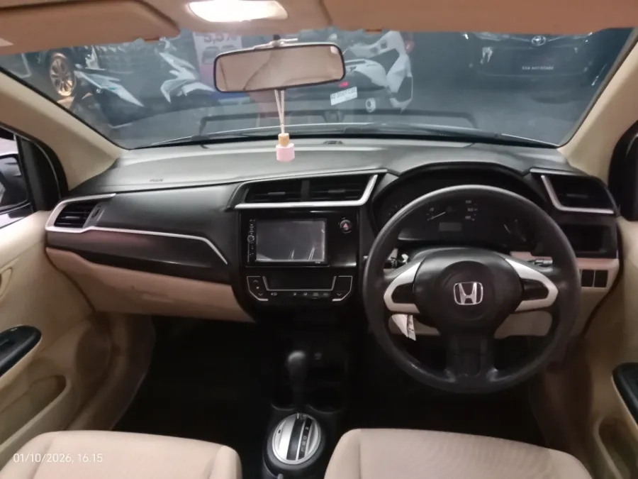Foto Mobil Bekas Dashboard Honda Mobilio 1.5 E tahun 2017