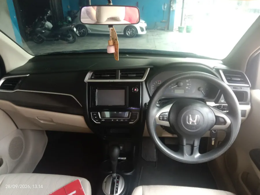 Foto Mobil Bekas Dashboard Honda Mobilio 1.5 E tahun 2017