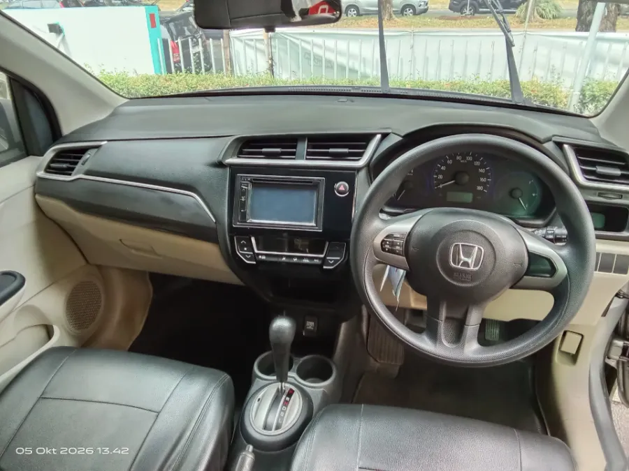 Foto Mobil Bekas Dashboard Honda Mobilio 1.5 E tahun 2017