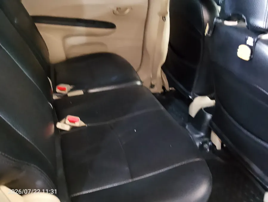 Foto Mobil Bekas Kabin Belakang Honda Mobilio 1.5 E tahun 2017