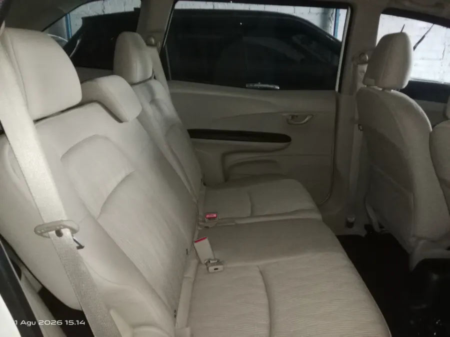 Foto Mobil Bekas Kabin Belakang Honda Mobilio 1.5 E tahun 2017