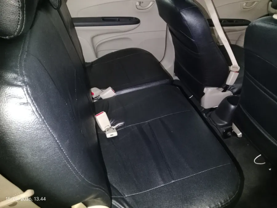 Foto Mobil Bekas Kabin Belakang Honda Mobilio 1.5 E tahun 2017