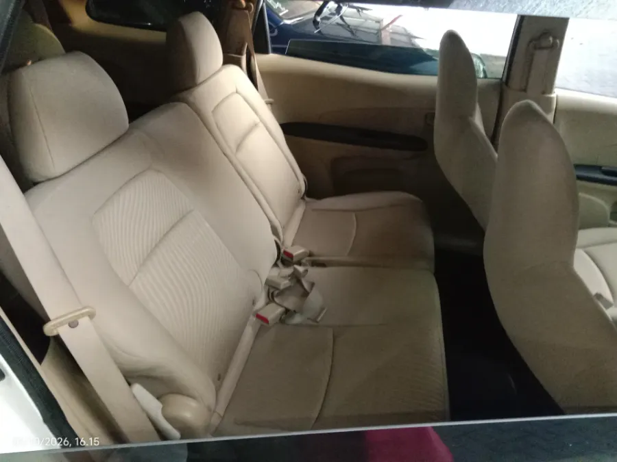 Foto Mobil Bekas Kabin Belakang Honda Mobilio 1.5 E tahun 2017