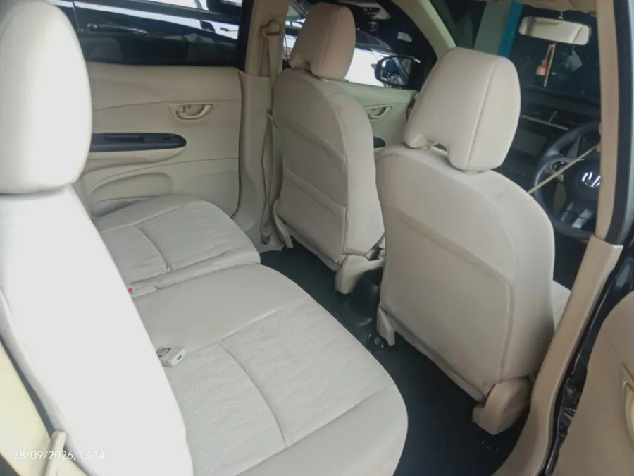 Foto Mobil Bekas Kabin Belakang Honda Mobilio 1.5 E tahun 2017
