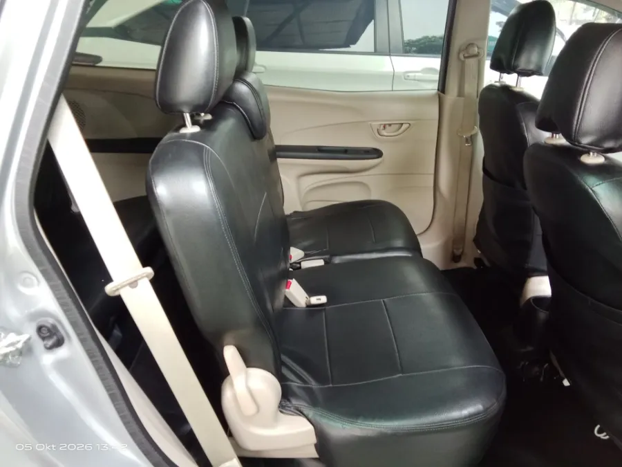 Foto Mobil Bekas Kabin Belakang Honda Mobilio 1.5 E tahun 2017