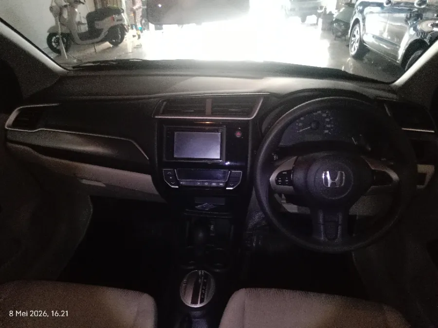 Foto Mobil Bekas Dashboard Honda Mobilio 1.5 E tahun 2018