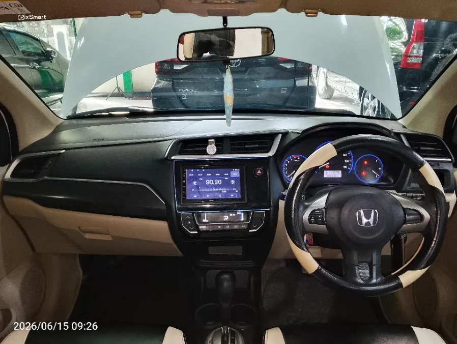 Foto Mobil Bekas Dashboard Honda Mobilio 1.5 E tahun 2018